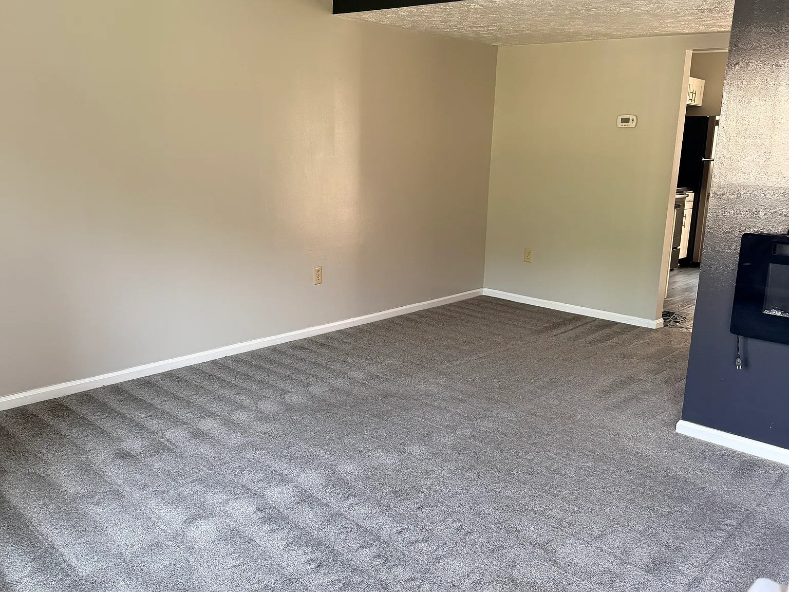 3 bed, 2.5 bath, 1280 sqft, $2,220 — Photo 2