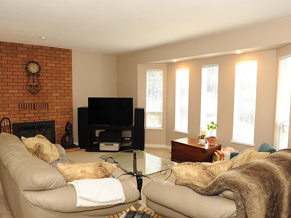5th image of 21159 Douglas Ave
