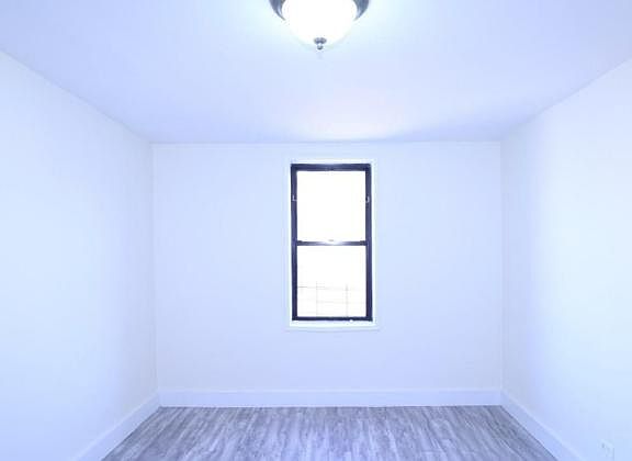 4th image of 13261 Sanford Ave