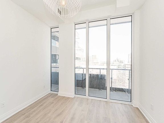 4th image of 21 Park St E #1102