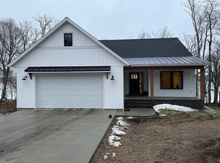 21800 Floyd Lake Dr, Detroit Lakes, MN 56501