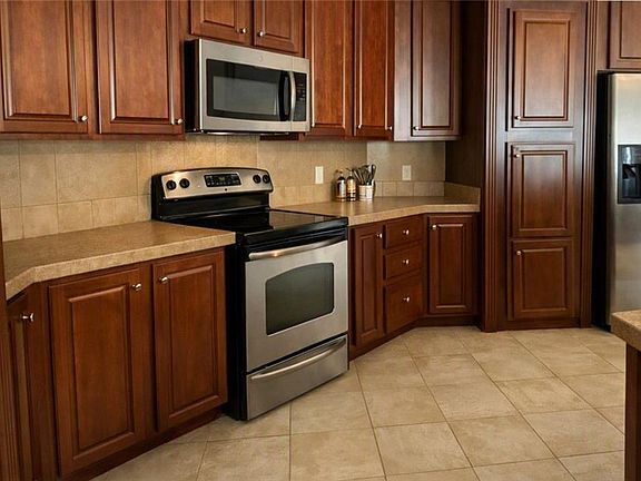 3rd image of 154 W Bray Ln