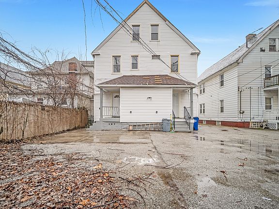 3rd image of 670 E 115th St #670