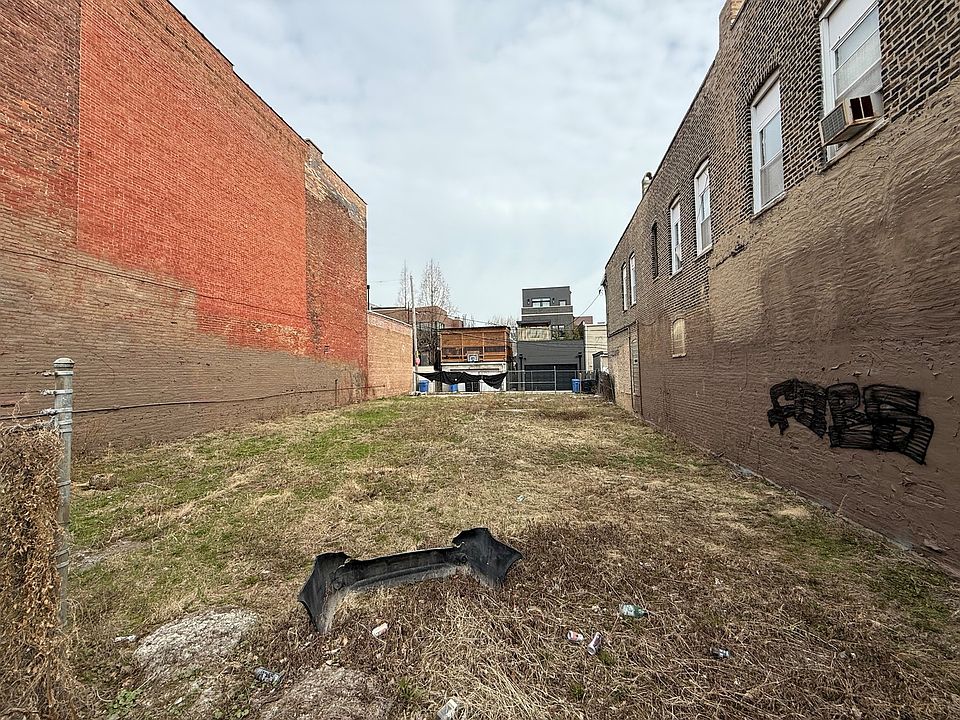 2nd image of 1812 W Grand Ave