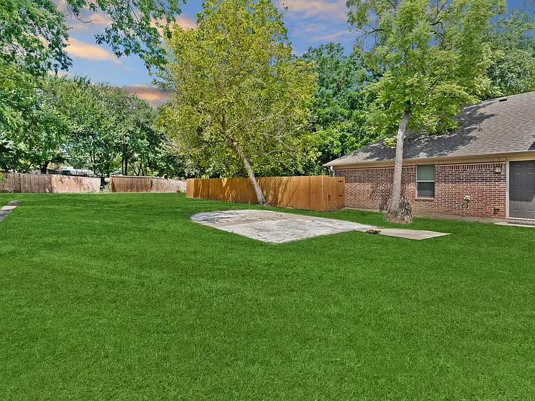 1505 N College St — Photo 25