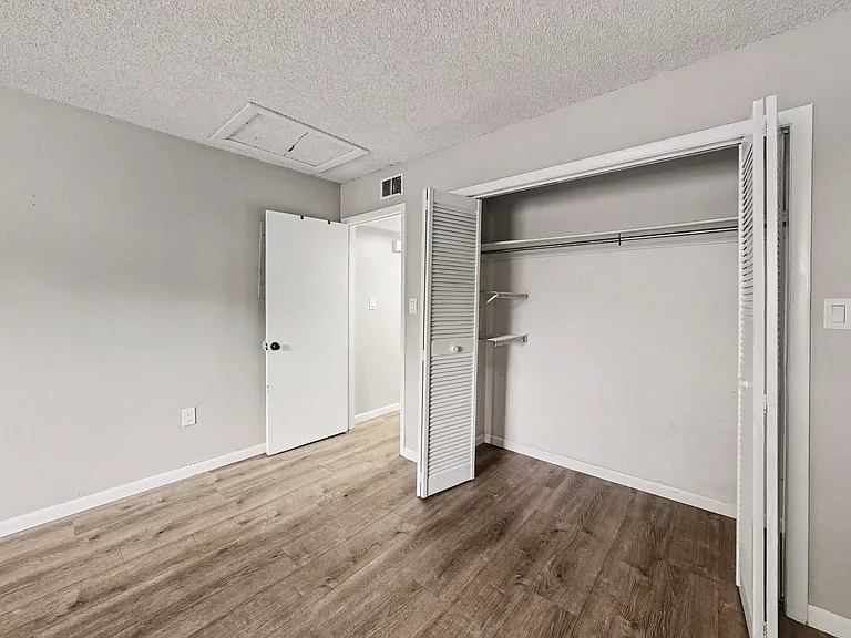 9208 N Connechusett Rd #D — Photo 18