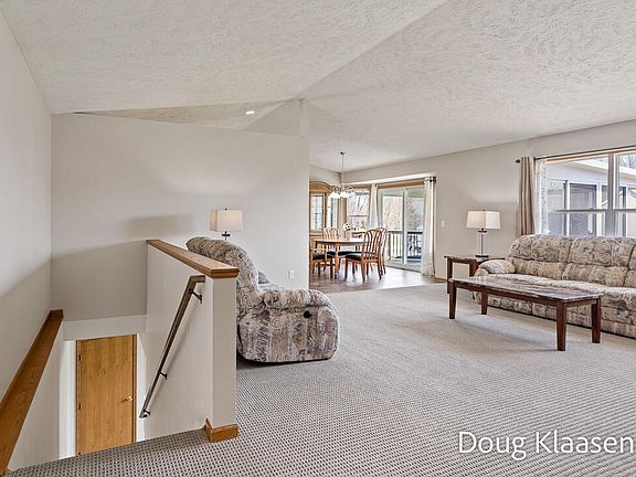 5th image of 3478 Persimmon Ln