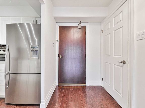 2nd image of 185 Robinson St #404