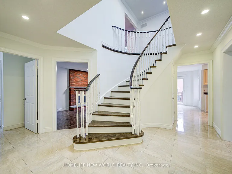 133 Stather Cres — Photo 2
