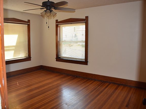 5th image of 3014 Dewey Ave