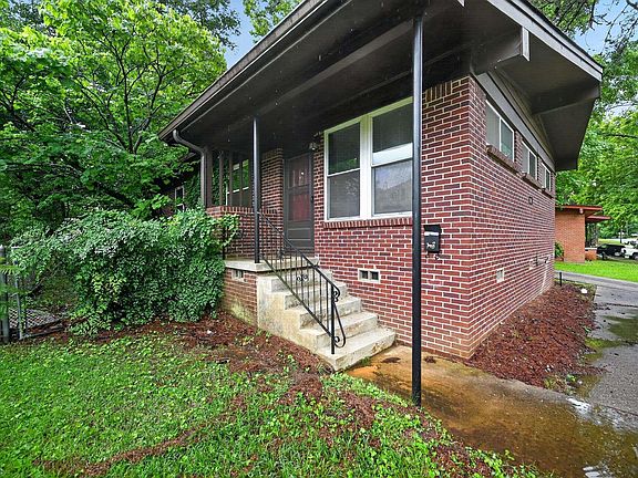 5th image of 94 Broadmoor Dr