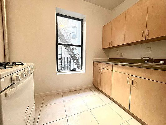 3rd image of 149 Vermilyea Ave APT 2C