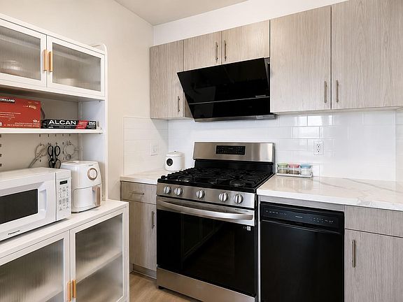 5th image of 13119 Fowler Avenue #4C