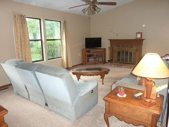 3rd image of 3888 Tauton Ct