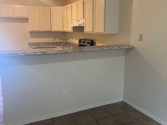 4th image of 2204 Katy Ln APT B