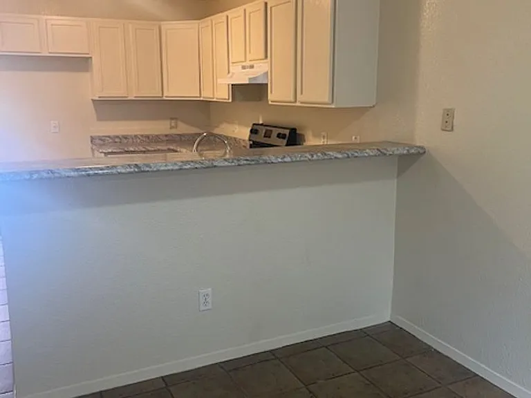 2204 Katy Ln — Photo 4