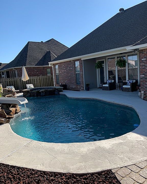 2nd image of 322 Briars Ct