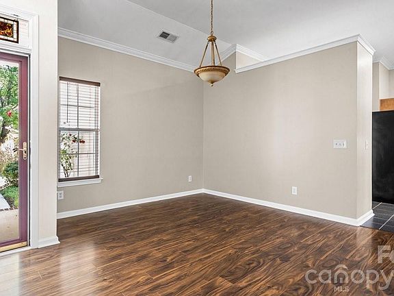 5th image of 11320 Hunters Landing Dr