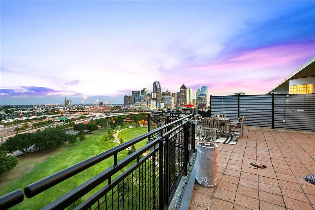 3 bed, 2.5 bath, 2383 sqft, $5,500 — Photo 1