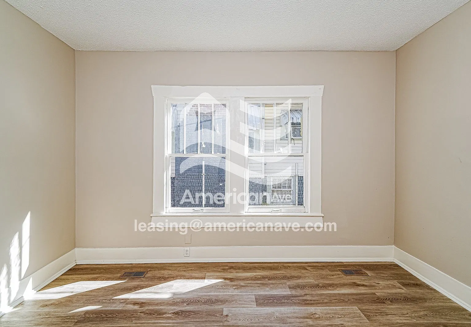 3 bed, 1.0 bath, 1383 sqft, $1,197 — Photo 4