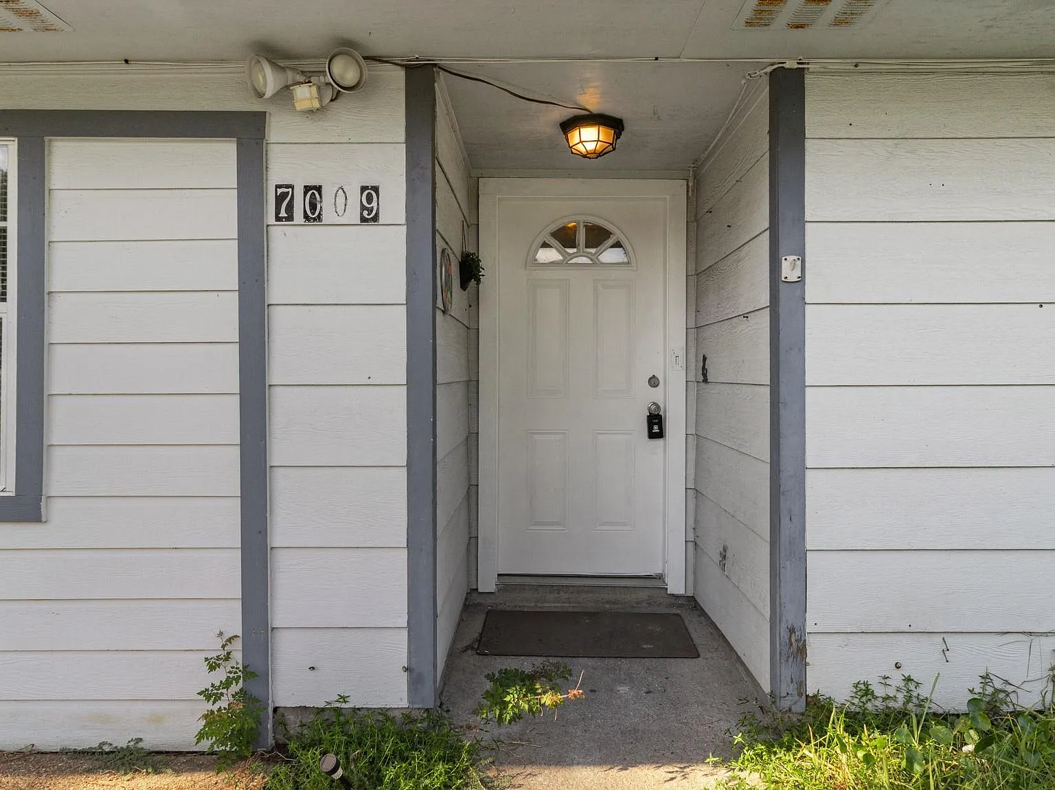 3 bed, 2.0 bath, 1184 sqft, $1,675 — Photo 2
