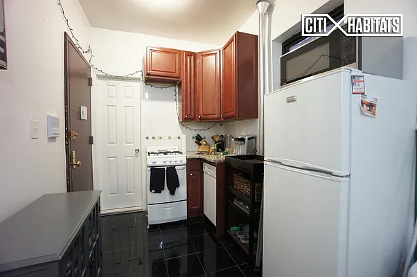 Rented by Citi Habitats | media 31