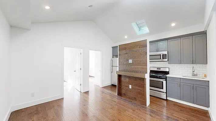 Rented by Makover Group Inc | media 3