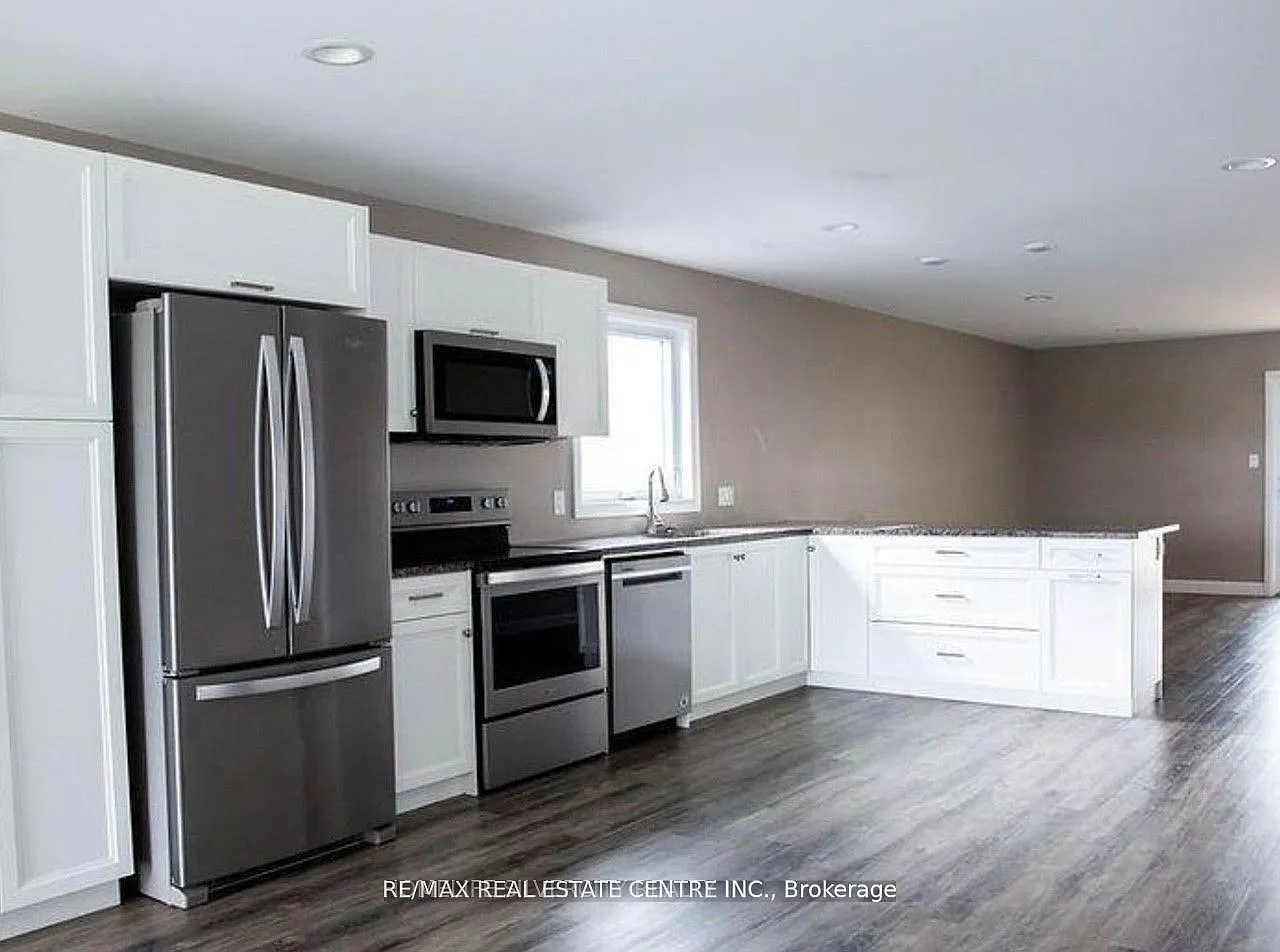 3 bed, $2,395 — Photo 4