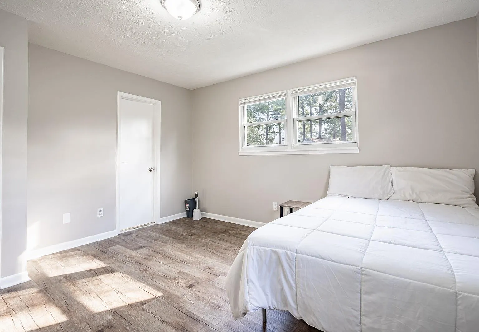 4 bed, 4.0 bath, 2353 sqft, $702 — Photo 1