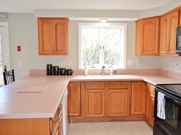 5th image of 34 Bates Park Ave