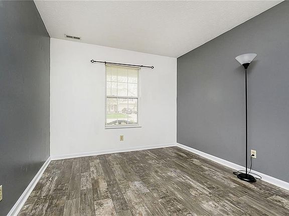 3rd image of 5869 Gadsen Dr