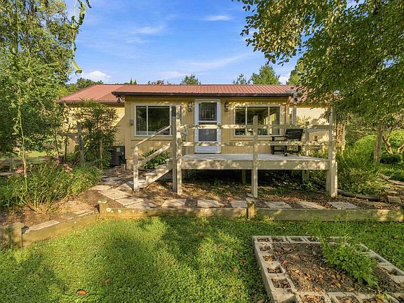 2nd image of 2391 Disputanta Rd