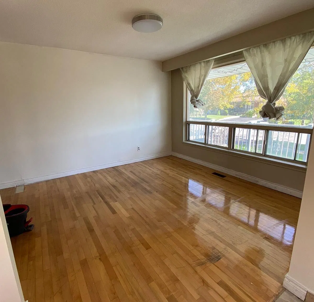 3 bed, $2,700 — Photo 2