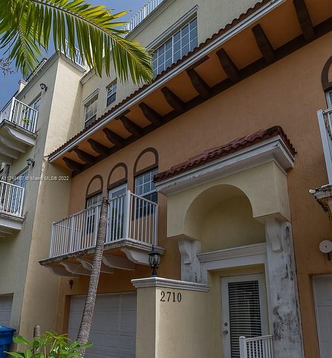 1st image of 2710 NE 8th Ave #2710