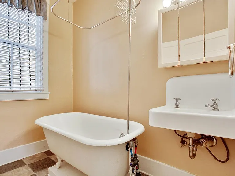 214 W Park Ave #A — Photo 8