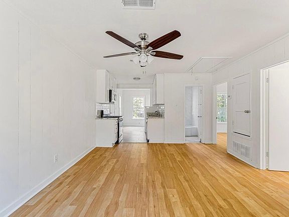 5th image of 2920 Oakwood St