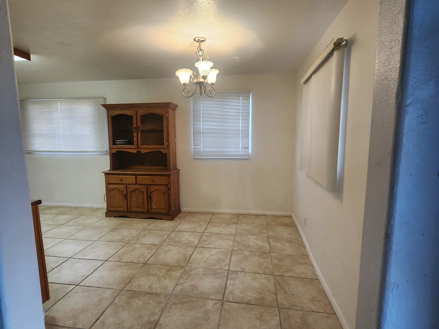 S Sycamore Ave, Roswell — Photo 4