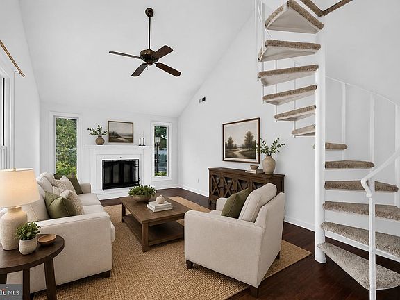 5th image of 284 Woods Edge Pl
