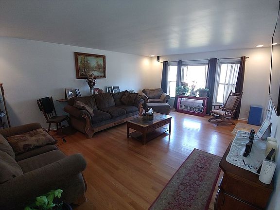 5th image of 2862 S Southbrook Dr