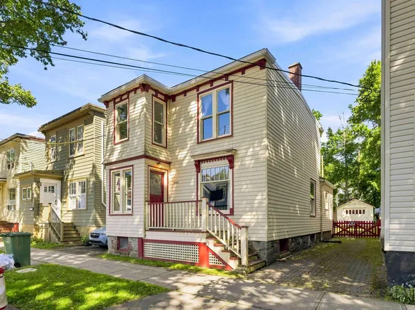 6269 Yukon St, Halifax, NS B3L 1E9