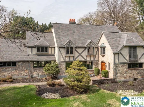 3580 North Dr, Bethlehem, PA 18015