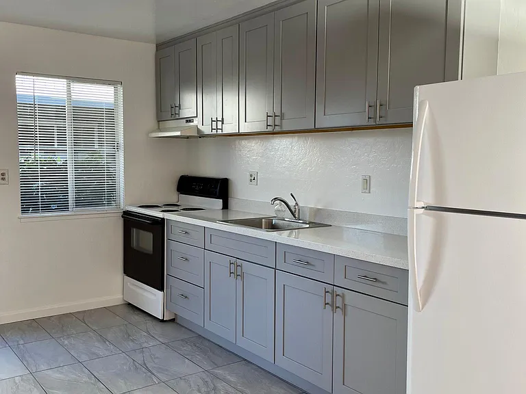 1143 Roewill Dr #3 — Photo 2