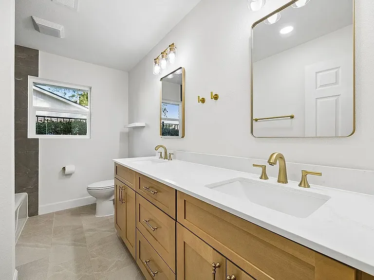 10042 Valley Forge Dr — Photo 4