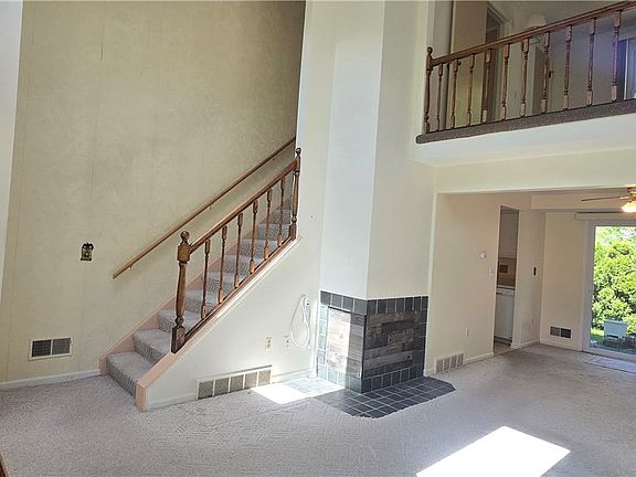 5th image of 8 Old Stone Ln