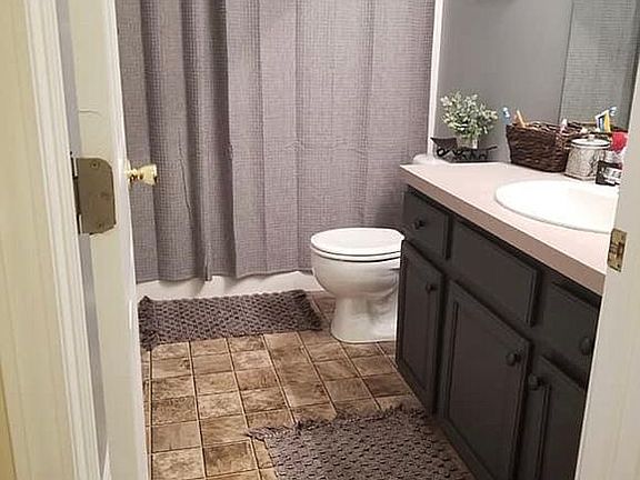 Upstairs full bath
