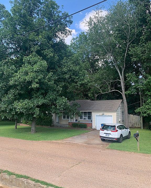 2nd image of 810 Douglas St