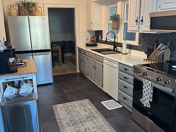 3rd image of 4235 Buckner Ln