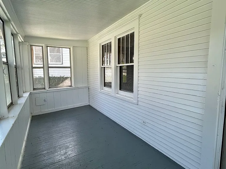 3516 N 47th Ave — Photo 3