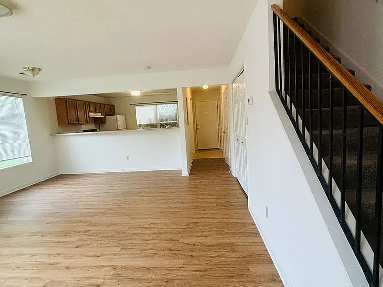 514 Craig St — Photo 15