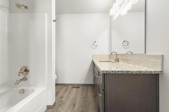 4331 E 8th Ave — Photo 11